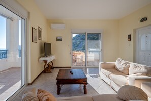 Villa Lodovico 3,South Crete-Living Room