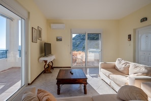 Villa Lodovico 3,South Crete-Living Room