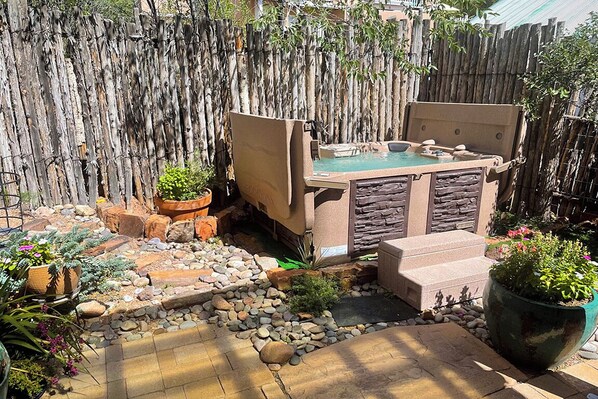 Outdoor spa tub