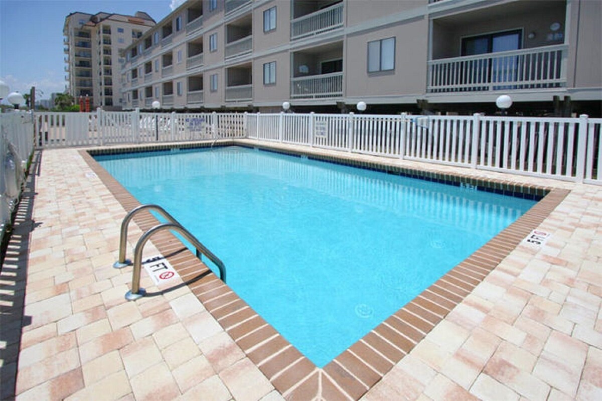 Chateau by the Sea K1-2BR/2BA-Oceanfront Condo in North Myrtle Beach