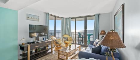 Crescent Sands of Windy Hill H4 offers spectacular oceanfront views!