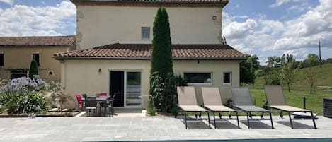 piscine 10×5 et terrasse de 85 m2