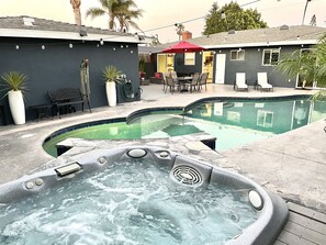 Jacuzzi / backyard