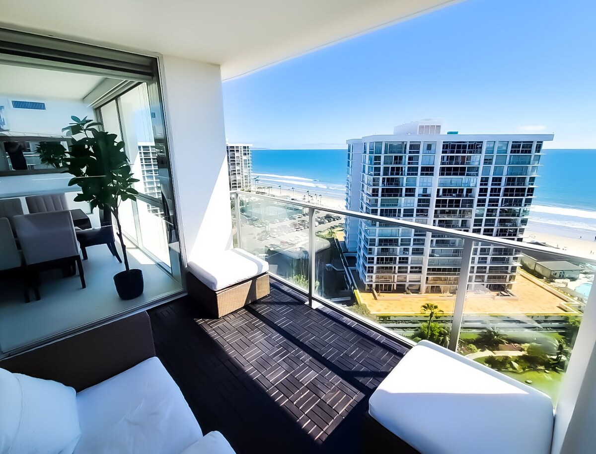 Luxury Beach-Front High-Rise Apartment