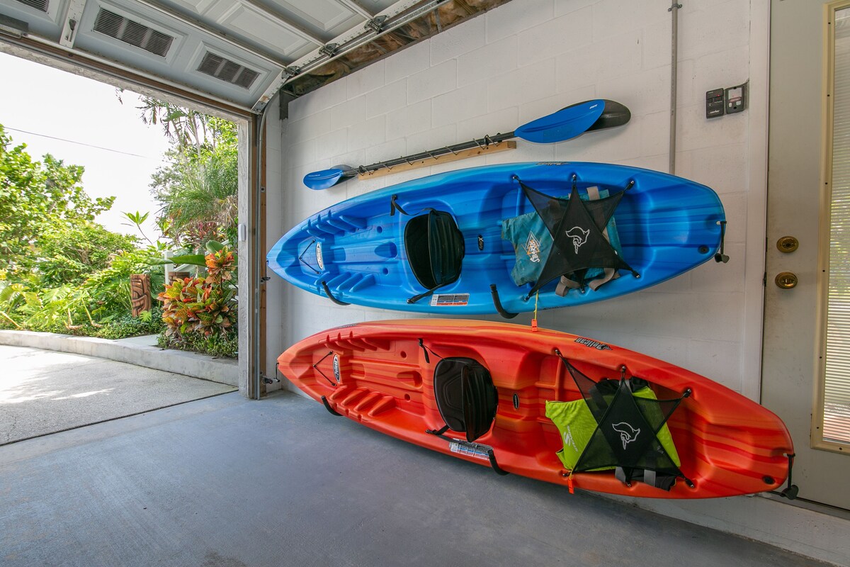 Private Boat Ramp & Free Kayaks! Tropical Home on Canal By Tampa Bay