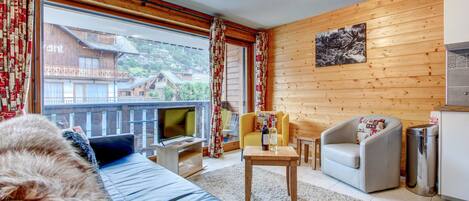 Slalom 11 - Living Room - Snow and Trek - Morzine 