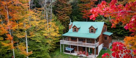 Welcome to Leaf Peeper's Chalet!