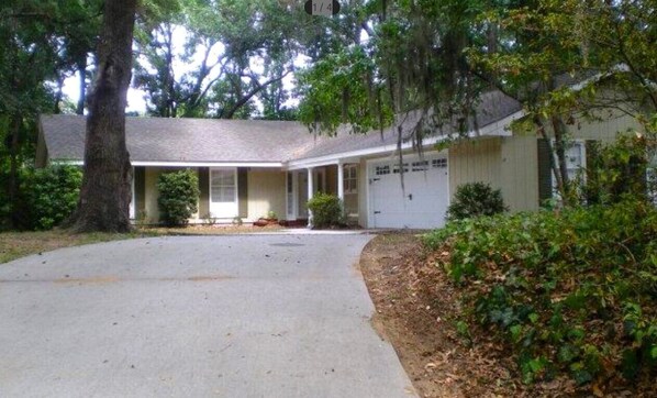 Large lot with privacy fence on side yard
