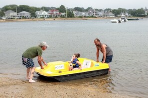 2 Pedal Boat and 2 skiffs found @ Boat Landing are inclusive with nightly stay.*Shared Space*