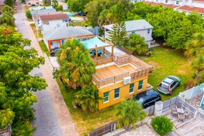 Aerial view & parking location