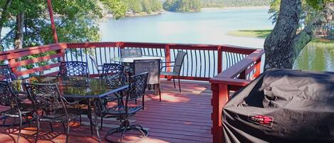 Huge deck overlooking Lake Coronado - the Village's 2nd largest & most scenic.