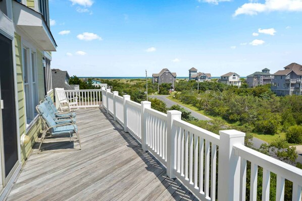 Surf-or-Sound-Realty-966-Corey's-Heaven-Top-Front-Deck