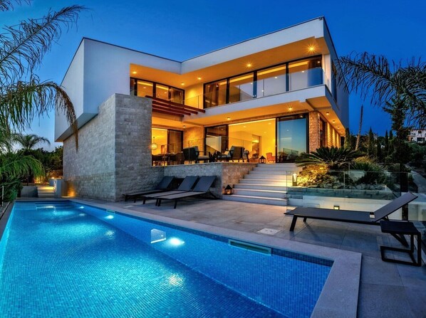 Luxury  villa  for rent Raquel in Šolta  by the sea and sandy beach with private pool, gym and barbecue