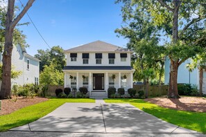 Phil's Place | Expansive Backyard Bliss