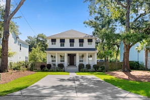 Phil's Place | Expansive Backyard Bliss