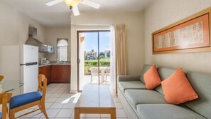 Living room/kitchen
