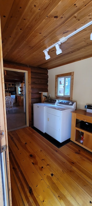 Entrance with washer and dryer