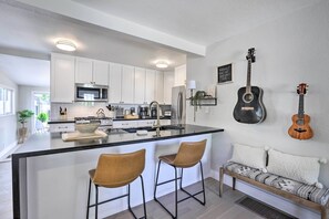 Fully Equipped Kitchen | Instruments for Guest Use