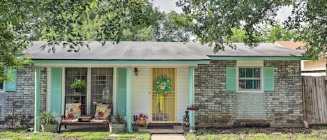 San Antonio Vacation Rental | 3BR | 2BA | 2,100 Sq Ft | Single-Step Entry