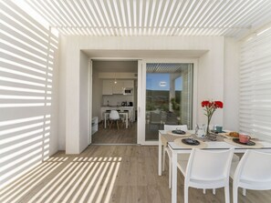 Table, Furniture, Chair, Houseplant, Wood, Plant, Living Room, Hall, Building, Flooring