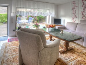 Möbel, Pflanze, Gebäude, Interior Design, Zimmerpflanze, Bilderrahmen, Blume, Wohnzimmer, Haus, Fussboden