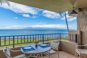 Amazing views of Molokai and Lanai from the balcony.