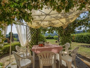 Plant, Table, Furniture, Chair, Shade, Tree, Building, Outdoor Furniture, Interior Design, Tablecloth