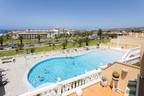 Balcony/Terrace,Pool view,Swimming pool