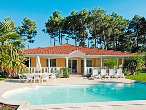 L'Eau, Plante, Bâtiment, Ciel, Fenêtre, Piscine, Bleu Azur, Arbre, Ombre, Chalet