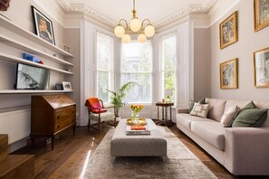 Victorian Blush 1BR near Portobello & Notting Hill (5318)