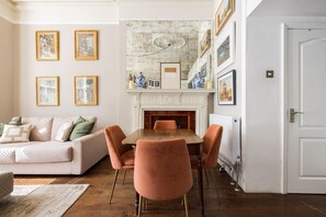 Victorian Blush 1BR near Portobello & Notting Hill (5314)