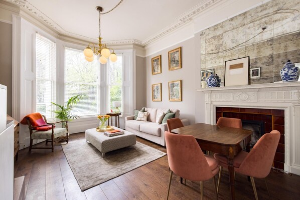 Victorian Blush 1BR near Portobello & Notting Hill (5313)