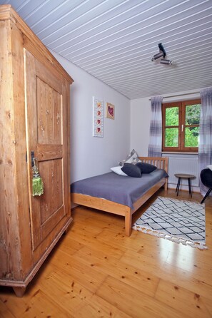 Ferienwohnung mit Terrasse für 1-3 Personen 71 qm-Kinderzimmer