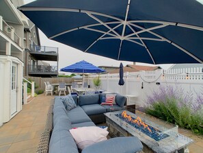 Fire pit & outdoor patio