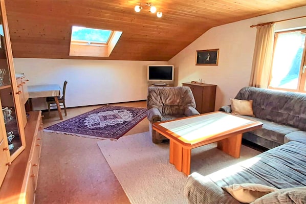 Ferienwohnung 105 qm mit drei separaten Schlafzimmern und Balkon-Wohnraum