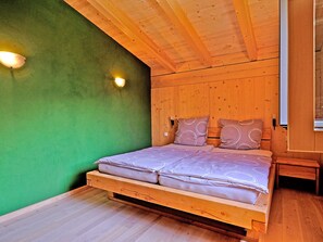 Ferienwohnung max. 4 Pers. ca 90 qm mit Balkon und Bergblick-Schlafzimmer