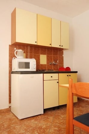 A3 C(2+1): kitchen