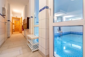 Blick ins Schwimmbad