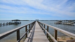 Dock b