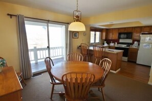 Kitchen/Dining Area