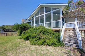 Side Fenced in Yard