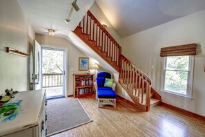 Entrance/Sitting Area