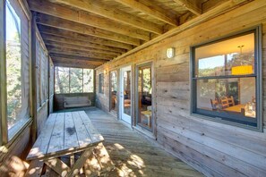 Main Floor Screened Deck