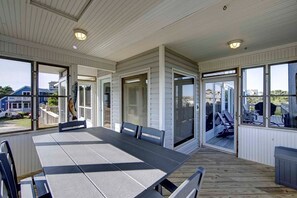 Back Screened Deck