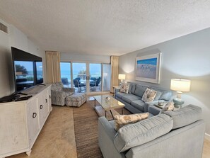 Living Area w/Gulf Front View