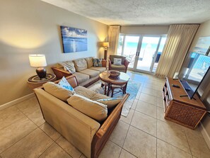Living Area w/Gulf Front View