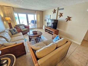Living area w/Gulf Front View