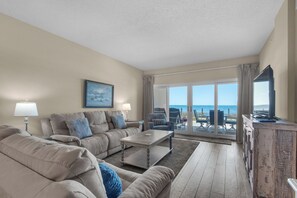 Living Room w/Gulf Front View