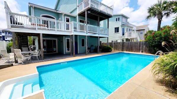 A beautiful pool and three levels of decks - you will really enjoy this summer experience.