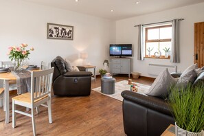 Y Bwthyn Living Room Diner